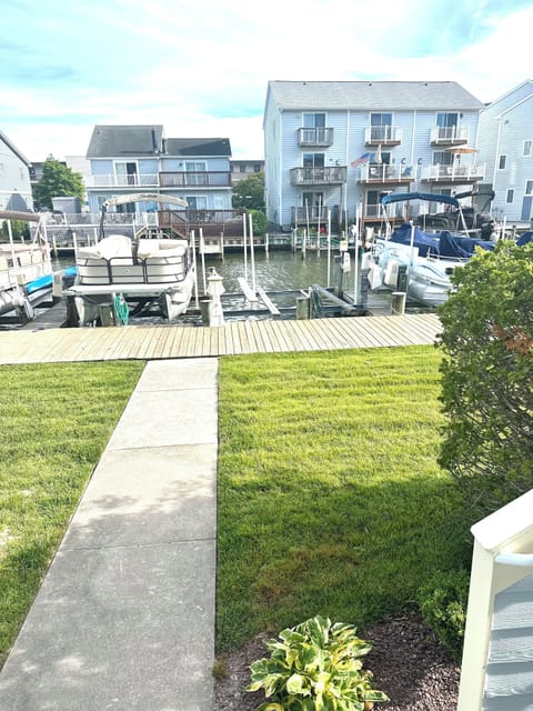 Outdoor dock