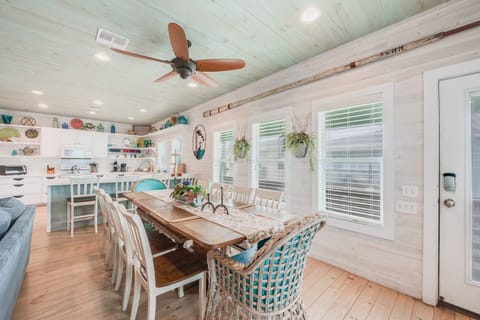 House, Multiple Beds, Patio, Pool View (Caney Creek Beach Club) | Dining