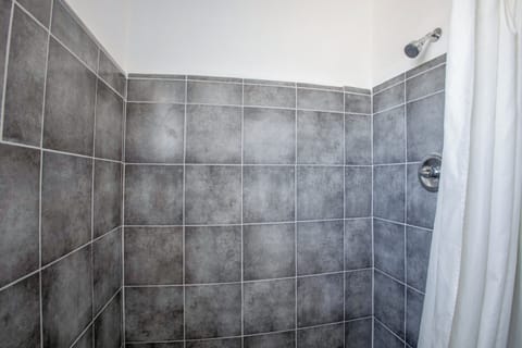 Shower, free toiletries, towels