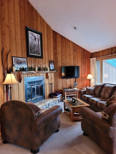 Condo, Multiple Beds, Patio (Cable Townhome #3) | Living area | 32-inch TV with cable channels