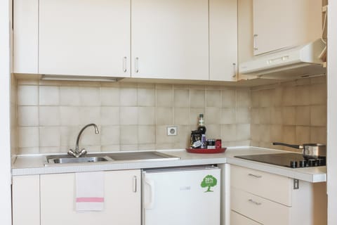 Appartement 6 personnes - 1 chambre + 1 mezzanine | Private kitchenette | Fridge, microwave, stovetop, toaster