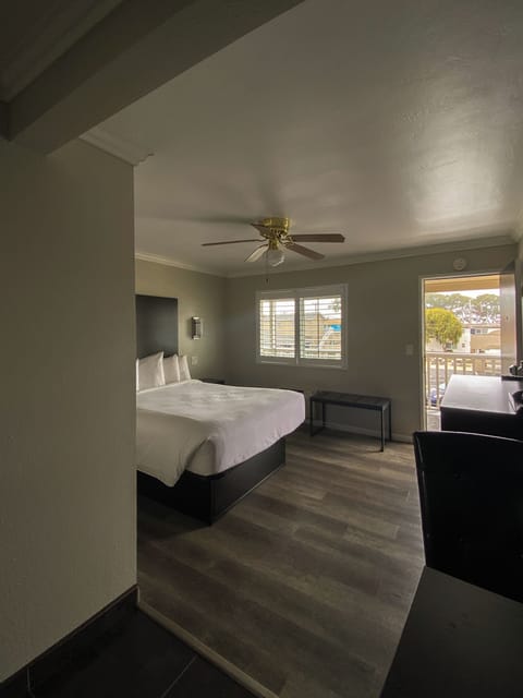 Standard Room, 1 Queen Bed (Second floor) | Iron/ironing board, free WiFi, bed sheets, alarm clocks