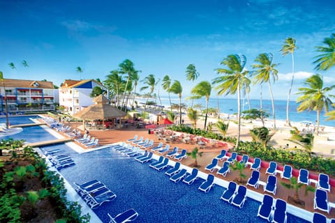 3 outdoor pools, open 8:00 AM to 6:00 PM, pool umbrellas, sun loungers