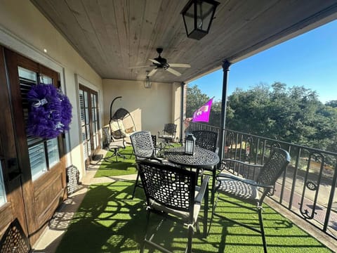 Balcony overlooking Front Street and Cane River