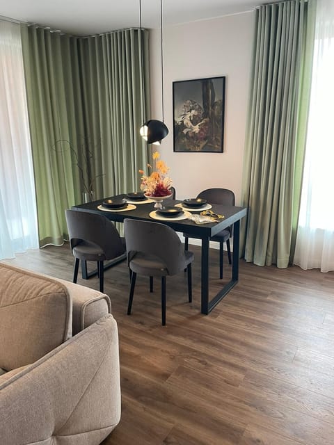 Deluxe Apartment | 1 bedroom, iron/ironing board, free WiFi