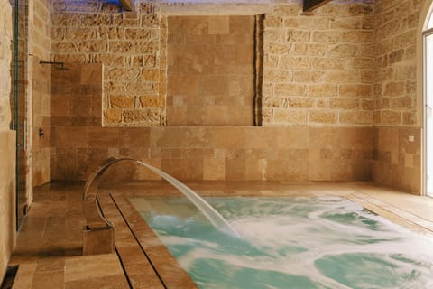 Indoor spa tub