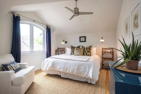 Main bedroom: King bed