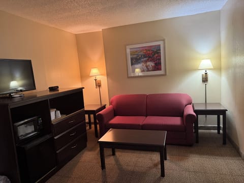 In-room safe, free WiFi, bed sheets