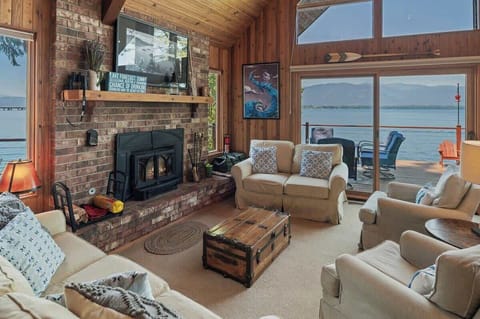 Living area with wood fireplace 
