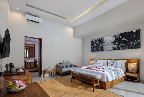 Grand Premier Room | Desk, laptop workspace, free WiFi, bed sheets