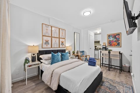 Inviting studio featuring a double bed