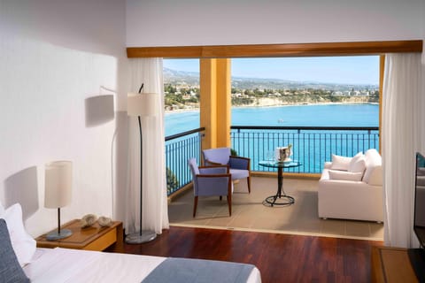 Classic Double Room, Sea View | Minibar, in-room safe, desk, blackout drapes