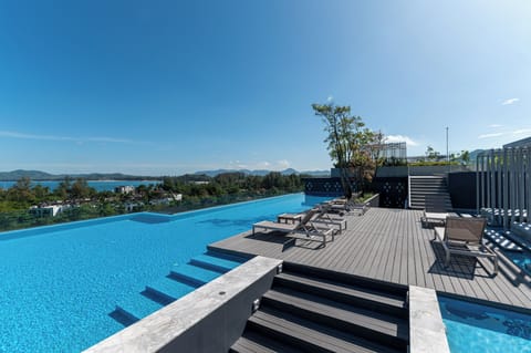 Rooftop pool