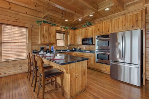 Splash Mountain's fully equipped kitchen