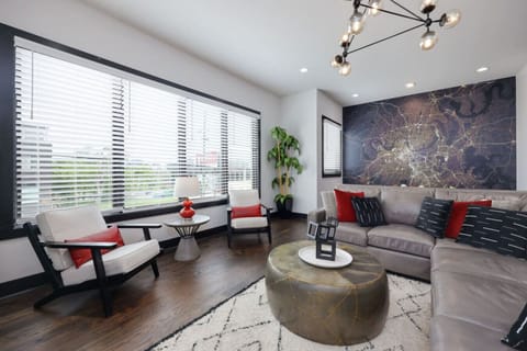 Bright and inviting living room with modern furnishings.