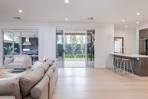 Elite Accommodation, Castle, Prospect, Adelaide, Pet Friendly, Short term rental