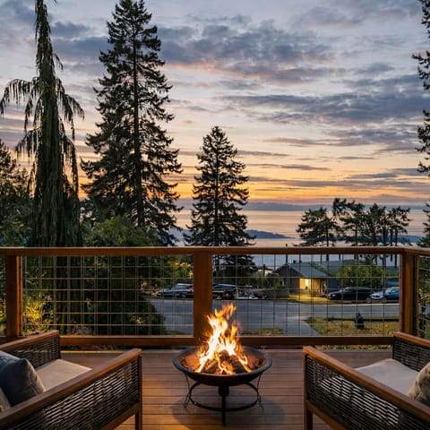 Waterfront Sunset Deck w/ Fire pit - Panoramic Views