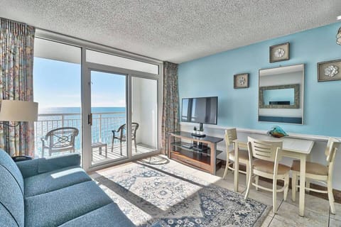Find tranquility in the heart of it all at this centrally located 16th-floor oceanfront suite.