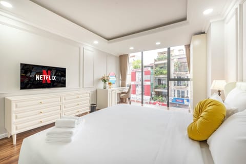 Luxury Double Room (With Windows) | Minibar, free WiFi, bed sheets