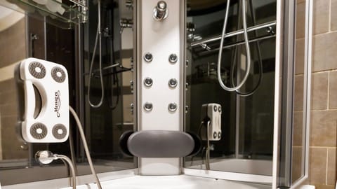 Superior Room | Bathroom | Shower, hair dryer, towels, soap