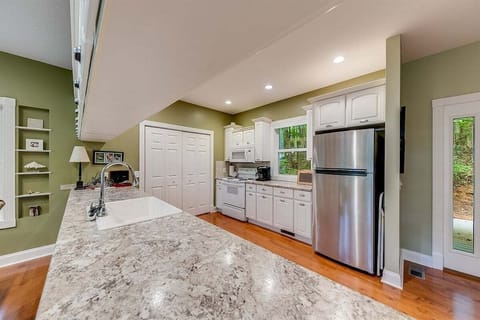Kitchen counter top area