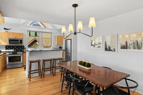 Newly Updated Dining Area