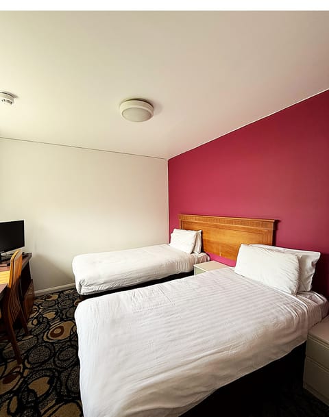 Twin Room | Free WiFi, bed sheets