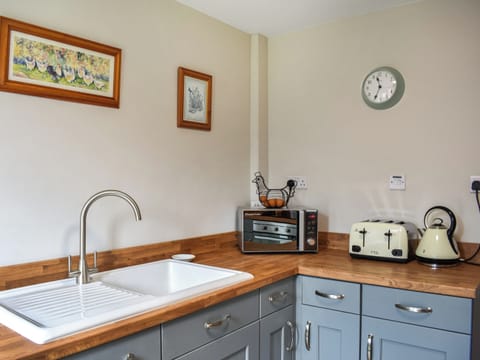 Kitchen | Goldfinch Cottage - Hadrians Wall Country Cottages, Haydon Bridge