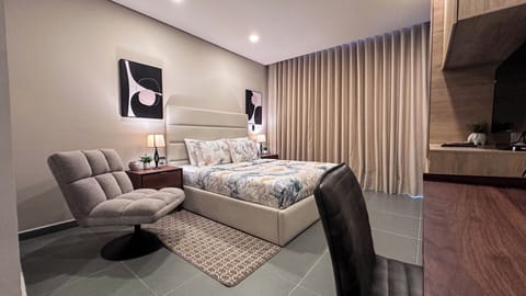 Comfort Apartment | 1 bedroom, in-room safe, blackout drapes, iron/ironing board