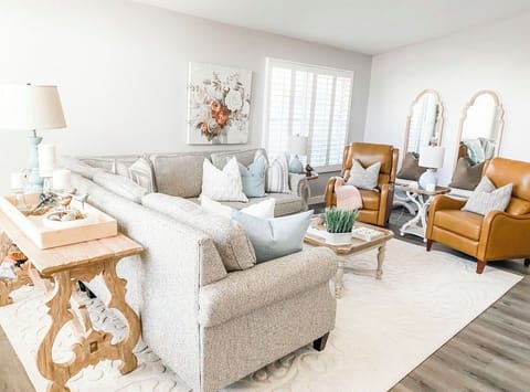 Welcome to Porter's Nest! Leather recliners and large-screen TV (Apple TV)