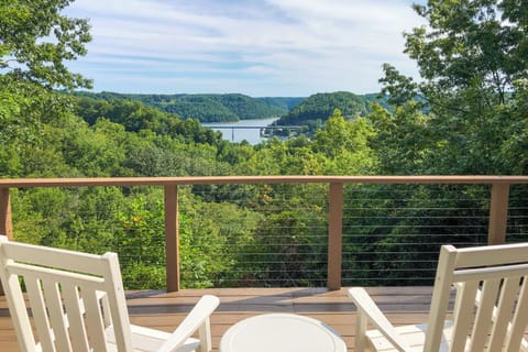 Sparta Vacation Rental | 2BR | 2BA | 1,053 Sq Ft | 2 Steps Required to Enter