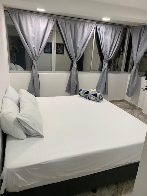 Comfort Room, City View | Pillowtop beds, free WiFi, bed sheets