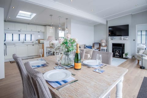 Shearwater 30 - 2 Bedroom Lodge - Summerhill (22305)