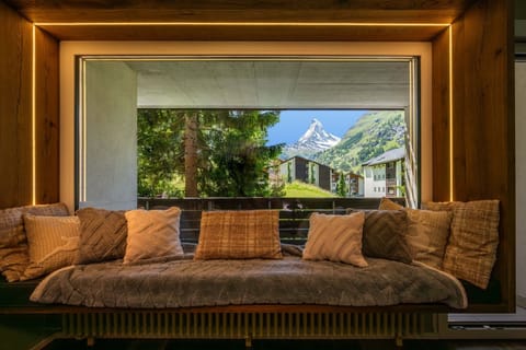 4 bedrooms, blackout drapes, soundproofing, free WiFi
