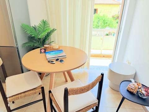 Apartment, 1 Bedroom | Dining