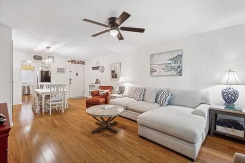 Discover the simplicity of coastal living at 148 Island House for your Hilton Head Island getaway. Centrally located to all the island has to offer, this charming villa accommodates up to 6 guests and a furry friend.