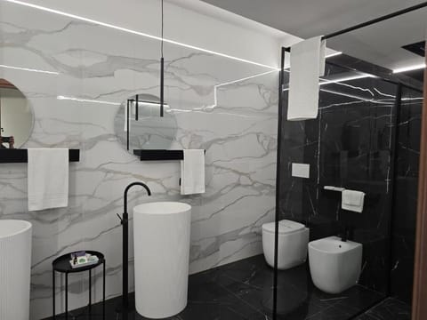 Suite, Balcony, Mountain View | Bathroom