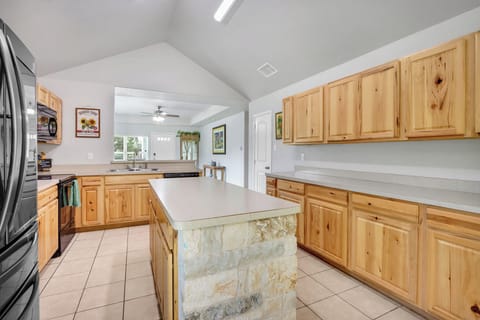 Large island with additional countertop space