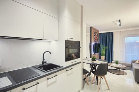 Junior Suite | 1 bedroom, iron/ironing board, free WiFi