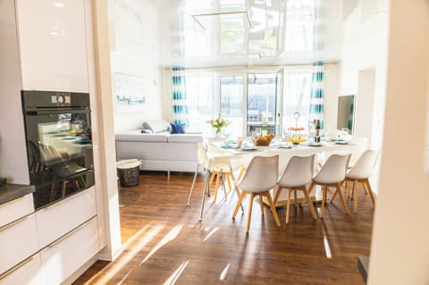 Villa, Garden View | In-room dining