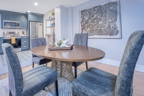 Dining area with seating for 4