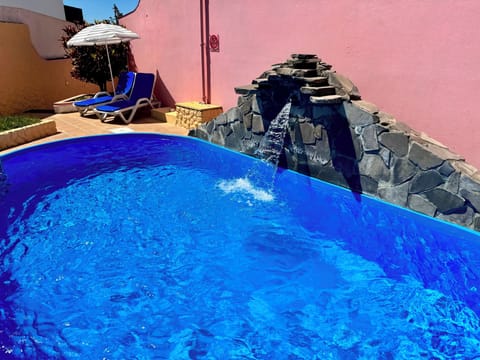 Pool waterfall