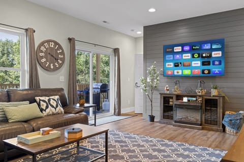 Living Room with 58inch 4K Flatscreen