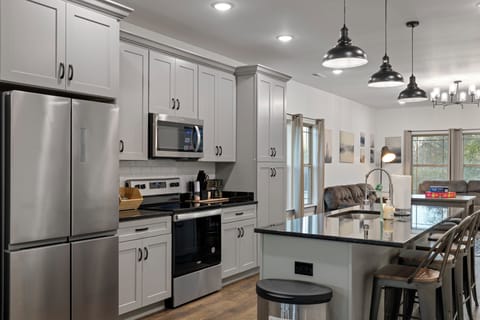 Fully Stocked Kitchen (2)