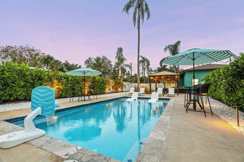 Welcome to Twin Palms - Your dream oasis in paradise!