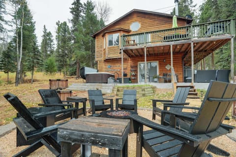 Welcome to Pinetop Cabin! Cozy nights around the fire pit await! Gather your crew, grab a marshmallow, and let the crackling flames set the mood.