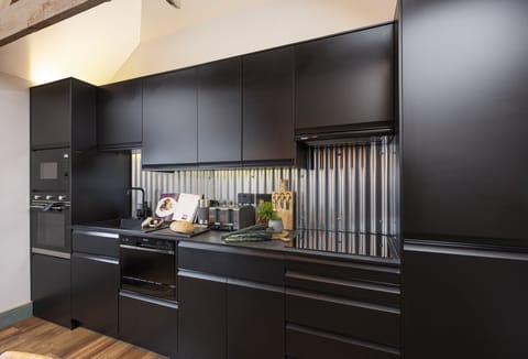 The Hay Loft, Carnhell Green, Hayle: Superbly equipped with an electric oven, induction hob, fridge/freezer, dishwasher and L'OR coffee machine.