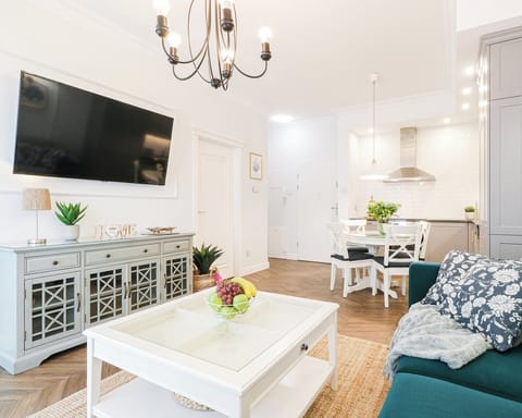 Deluxe Suite | 1 bedroom, iron/ironing board, free WiFi