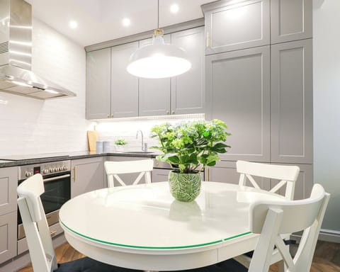 Deluxe Suite | 1 bedroom, iron/ironing board, free WiFi