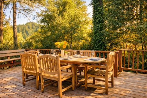 Outdoor Dining on the large deck